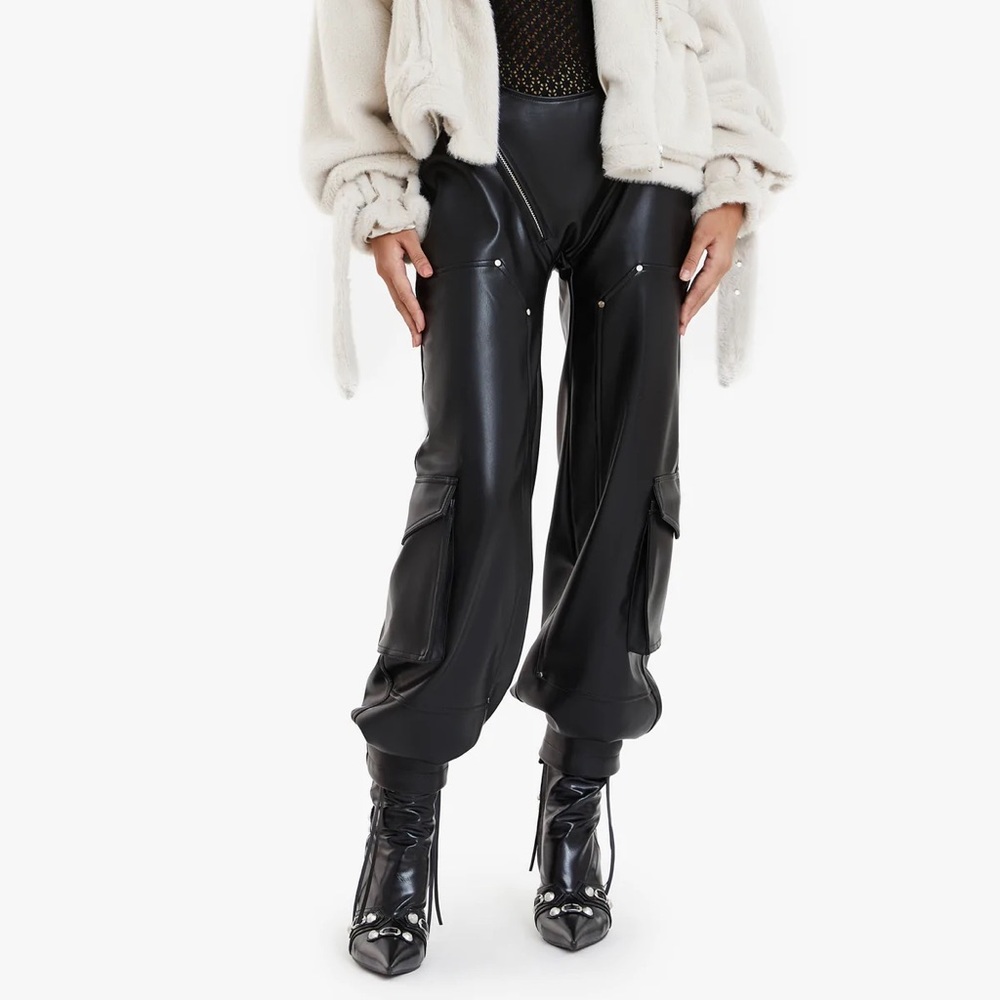 New ruve leather cargo pants black size medium Amaj